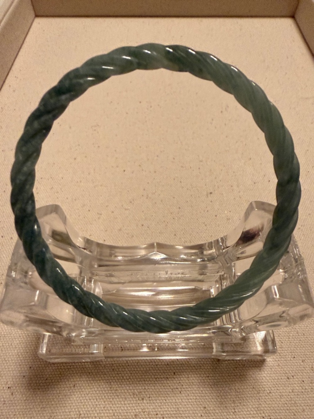 Twisted Resin Ding Dong Jade Bangle Bracelet in Seafoam Green